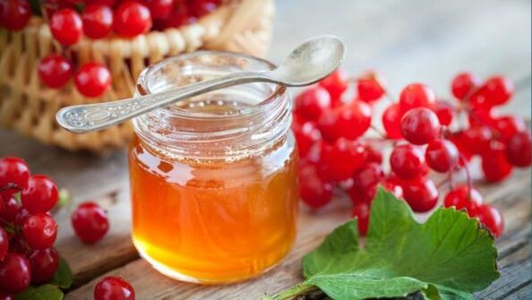 Honeysuckle with honey to treat hypertension